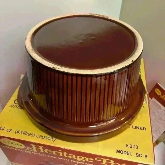 New in box! 1977 Sunbeam Heritage Pot 4 L slow cooker model SC-5 - Picture 4 of 12